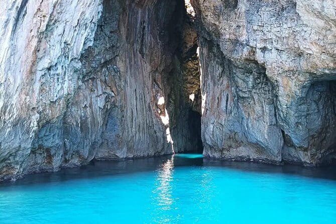 Sailing boat tour with lunch and swimming stops - Exploring the Caves of Santa Maria di Leuca