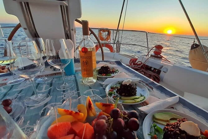 Sailing boat tour with lunch and swimming stops - FAQ