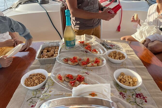 Sailing boat with aperitif at sunset in Cilento - Key Points / Takeaways