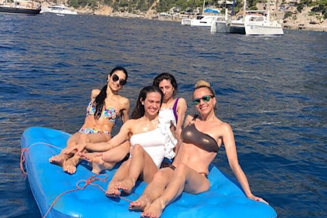 Sailing tour and lunch on board Sorrento and Capri - Lunch on Board: Simple, Fresh, and Delicious