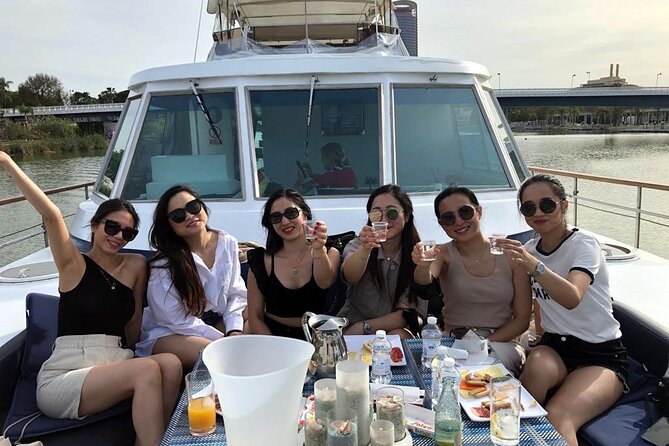 Sailing Trip on an Exclusive Yacht With Tasting Menu and Drinks - Group Size and Cancellation Policy