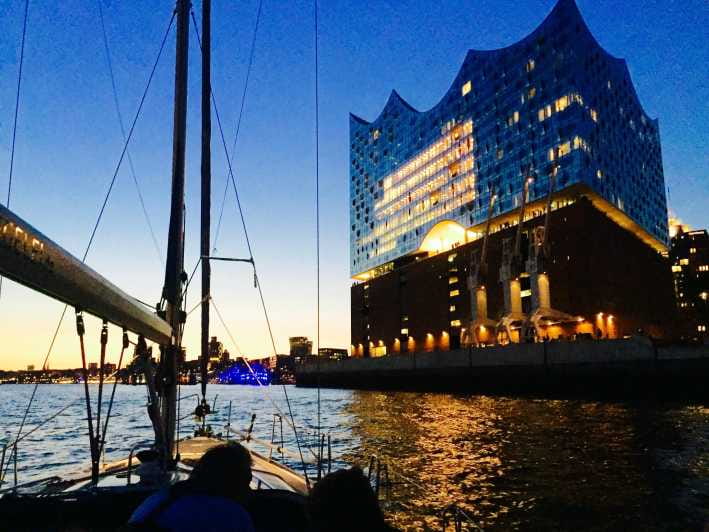 Sailing trip ''the Elbe by night", Hamburg/Elbe - How the Trip Unfolds: From Daylight to Nightfall