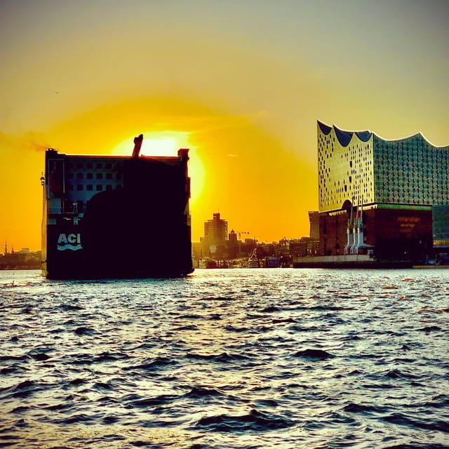 Sailing trip ''the Elbe by night", Hamburg/Elbe - The Sum Up