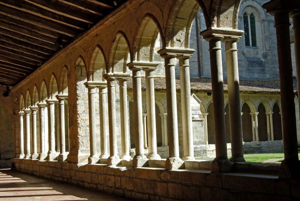 Saint-Emilion: Full-Day Tour With Tasting & Buffet Lunch - Underground Monuments