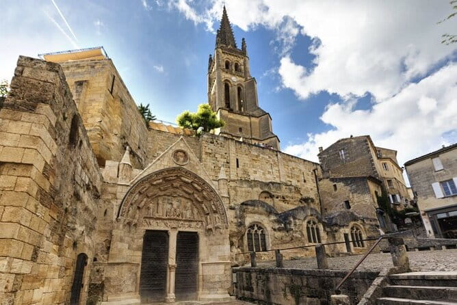 Saint-Émilion : Private Walking Tour & Magnificent Views - Key points/Takeaways