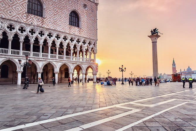 Saint Marks Basilica, Doge's Palace and Gondola tour in Venice - Who Is This Tour Best For?