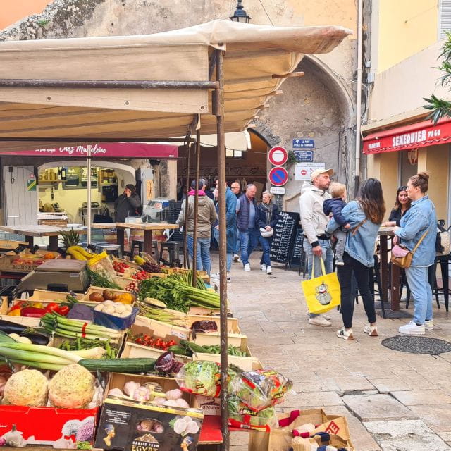 Saint Tropez : Food Tour and Highlights - Group Size and Languages