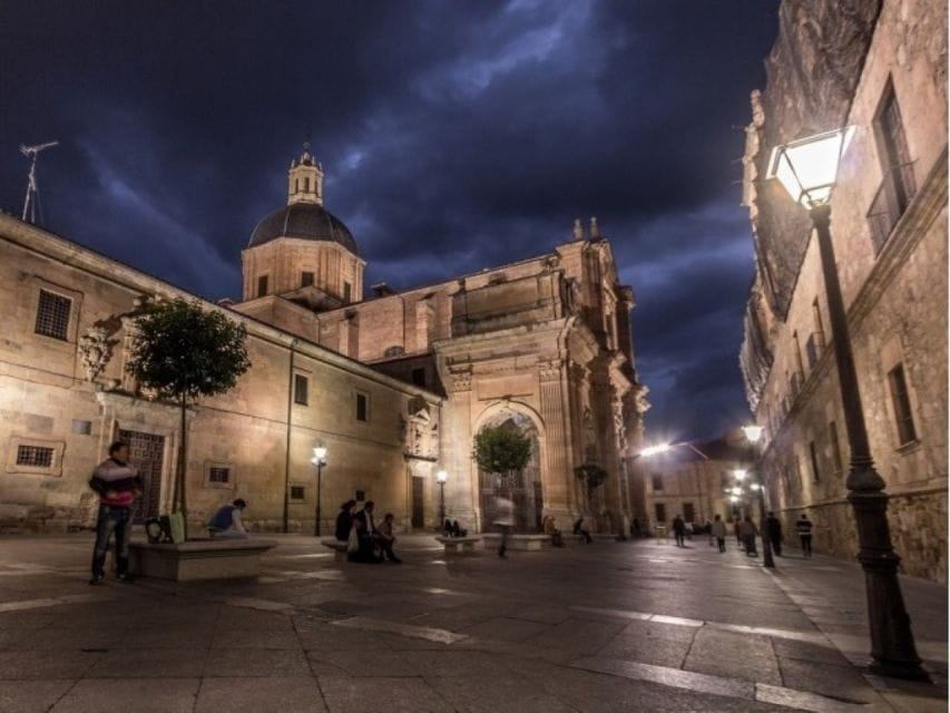 Salamanca: Evening Sightseeing Walking Tour - Key Points