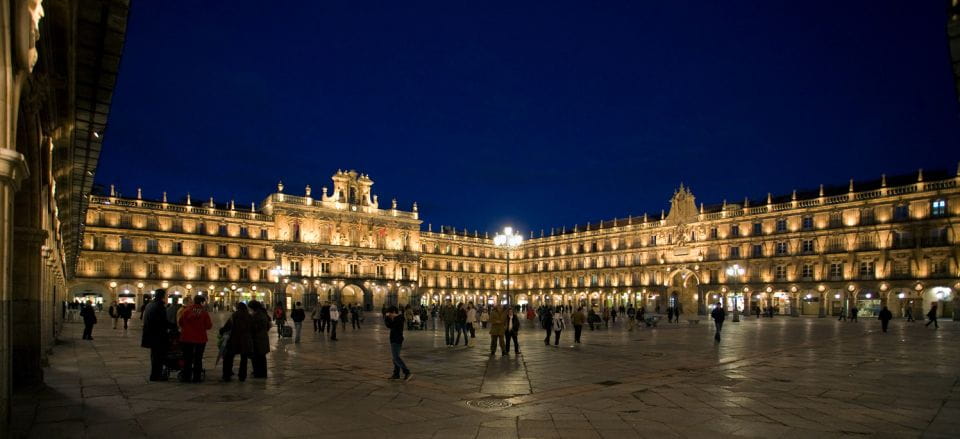 Salamanca: Local Legends Evening Walking Tour in Spanish - Booking Information