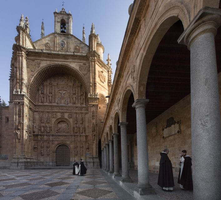 Salamanca: Local Legends Evening Walking Tour in Spanish - What to Expect