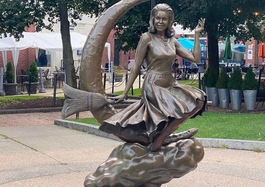 Salem: Psychic Bewitched Tour With Tarot Reading - Haunting Stories and Legends