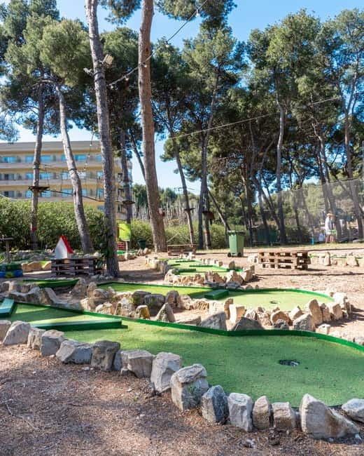 Salou: Minigolf Pass with Gear - Exploring the Mini Golf Experience in Salou