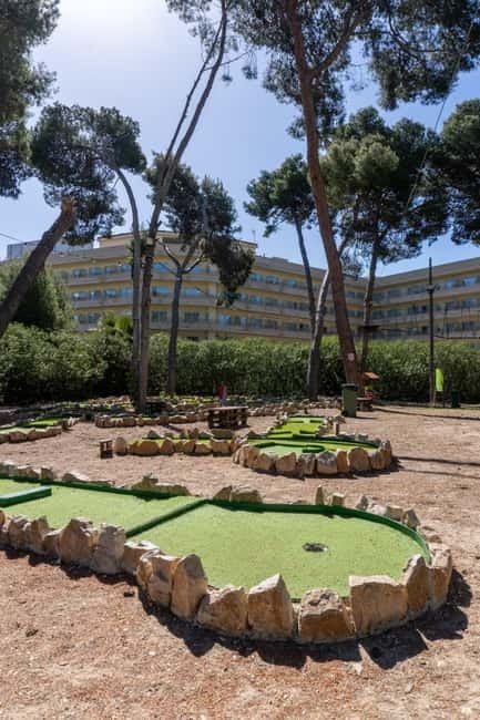 Salou: Minigolf Pass with Gear - FAQ