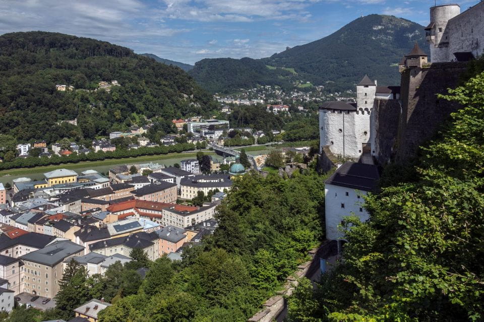 Salzburg: Express Walk With a Local in 60 Minutes - Experiencing Salzburg Through a Locals Eyes