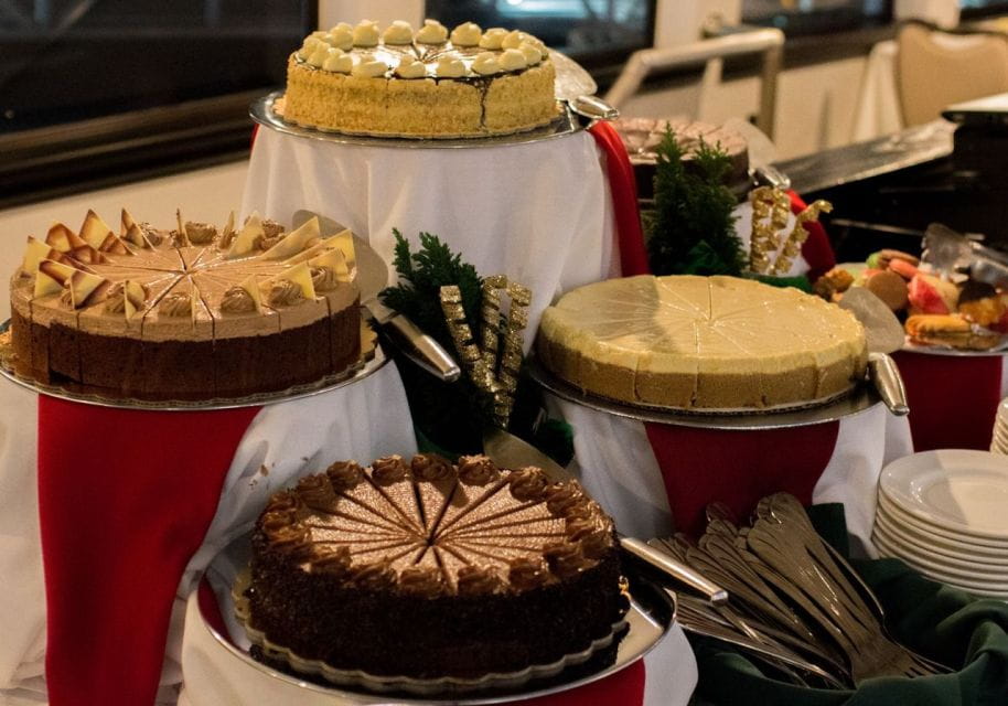 San Diego: Christmas Day Buffet Brunch or Dinner Cruise - Booking and Cancellation Policy