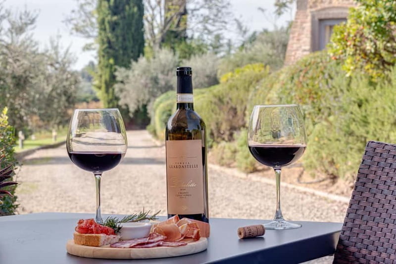 San Gimignano: Mini Wine Tour with Tuscan aperitif - Key points / Takeaways