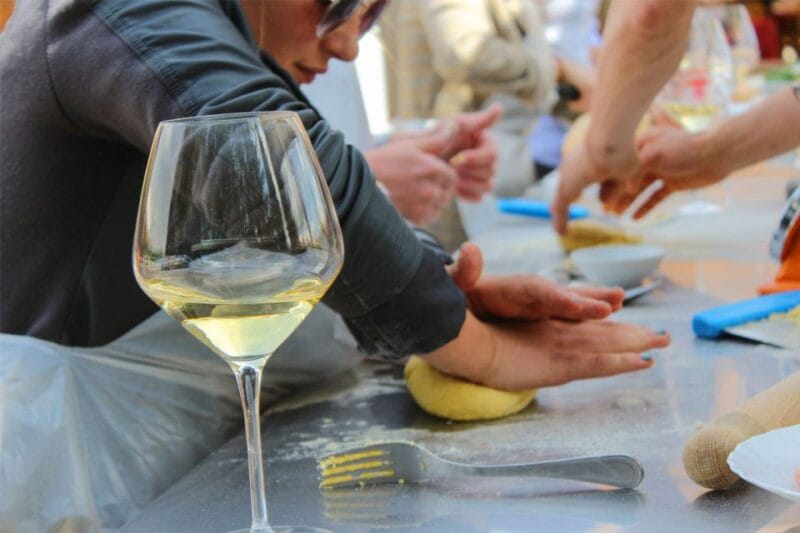 San Gimignano Outdoor Cooking Class & Wine tasting in winery - Who Should Consider This Experience?