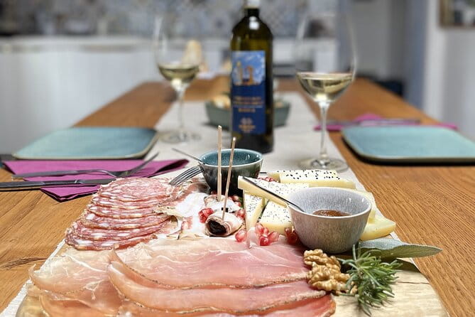 San Gimignano: Vineyard and Cellar Tour with Wine Tasting - Entering the Heart of Tuscan Wine: A Guided Tour in San Gimignano