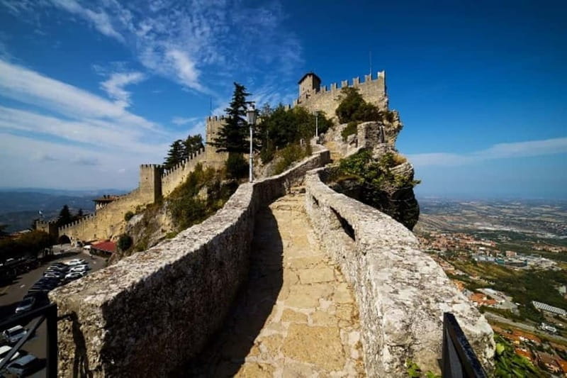 San Marino: Discover the Ancient Land with Transfer - Shopping, Collectibles, and Local Crafts