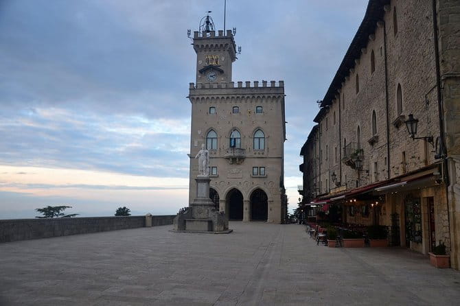 San Marino - Private Historic Walking Tour - Meeting at Piazzale Lo Stradone and Starting the Journey