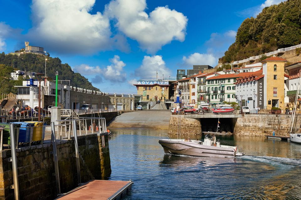 San Sebastian: 2 Bays Evening or Sunset Boat Tour With Cava - Recommended Attire