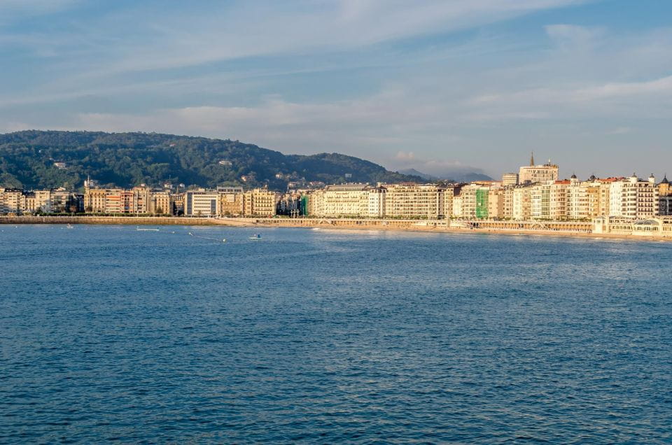 San Sebastian: Express Walk With a Local in 60 Minutes - Key Points