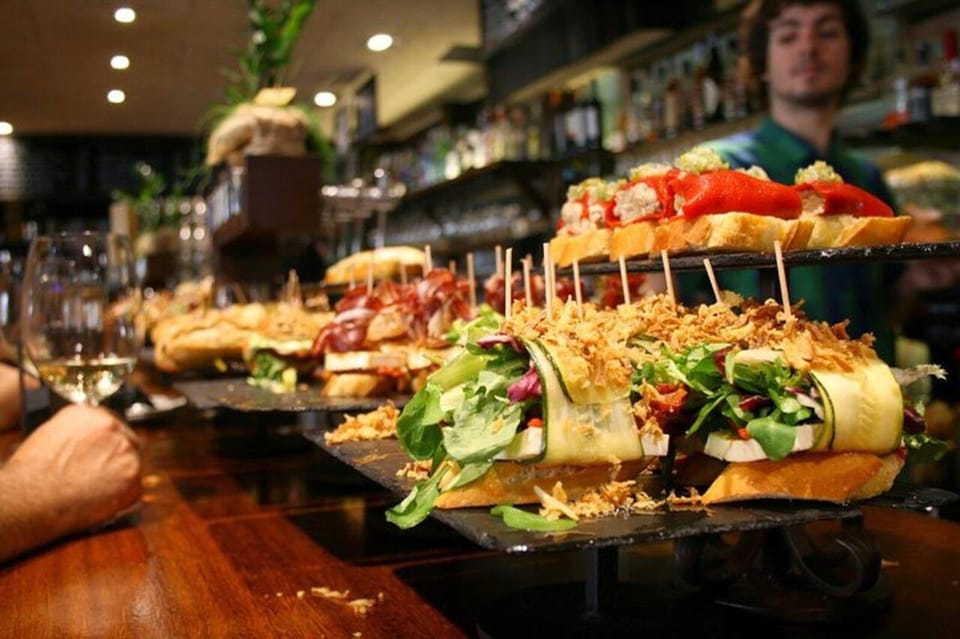 San Sebastian: Guided Walking Tour With Pintxo and Drink - Meeting Point Details