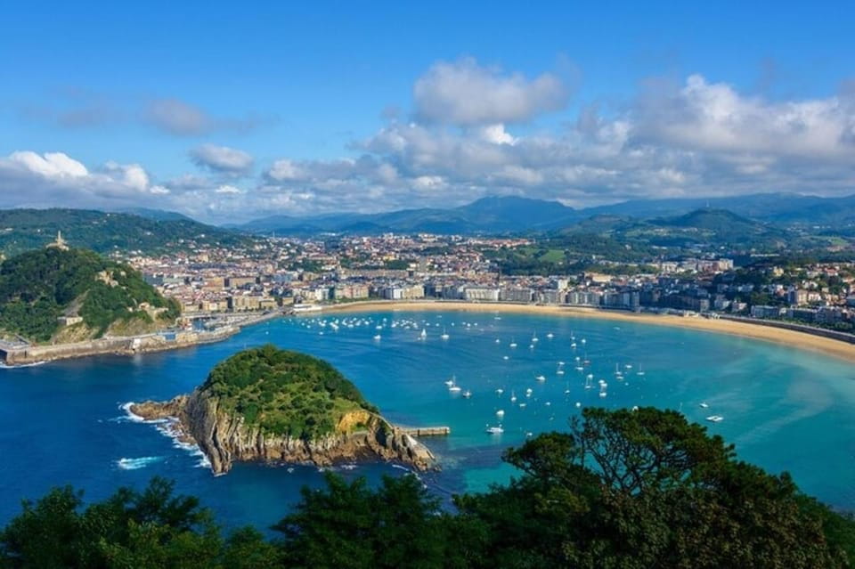 San Sebastian : Must-See Attractions Walking Tour - Key Points