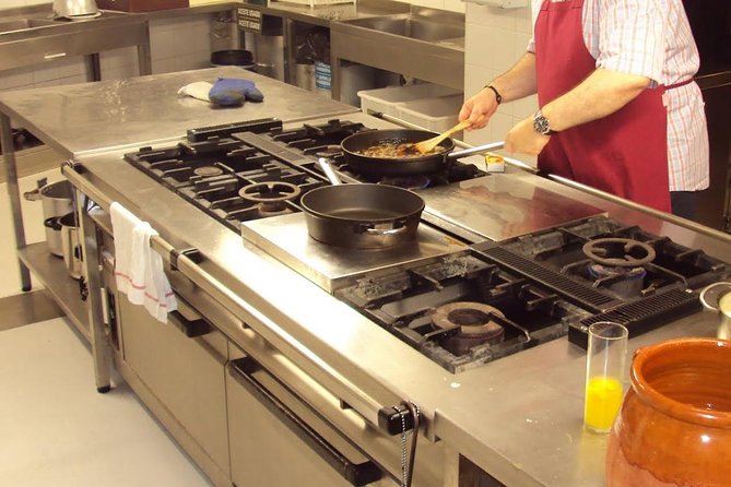 San Sebastian Private Food-Historical Tour & Meal at a Gastronomy Club - Cancellation Policy