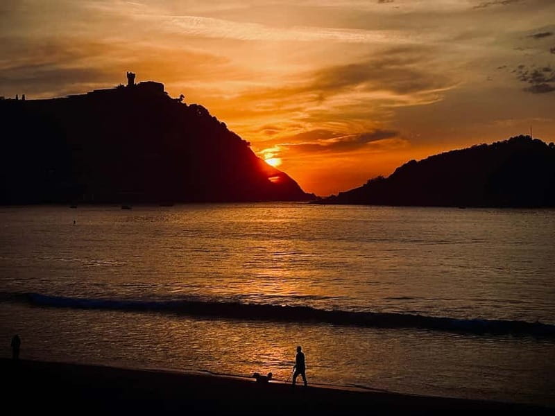 San Sebastián: Sunset from the catamaran in La Concha Bay - Key points/Takeaways