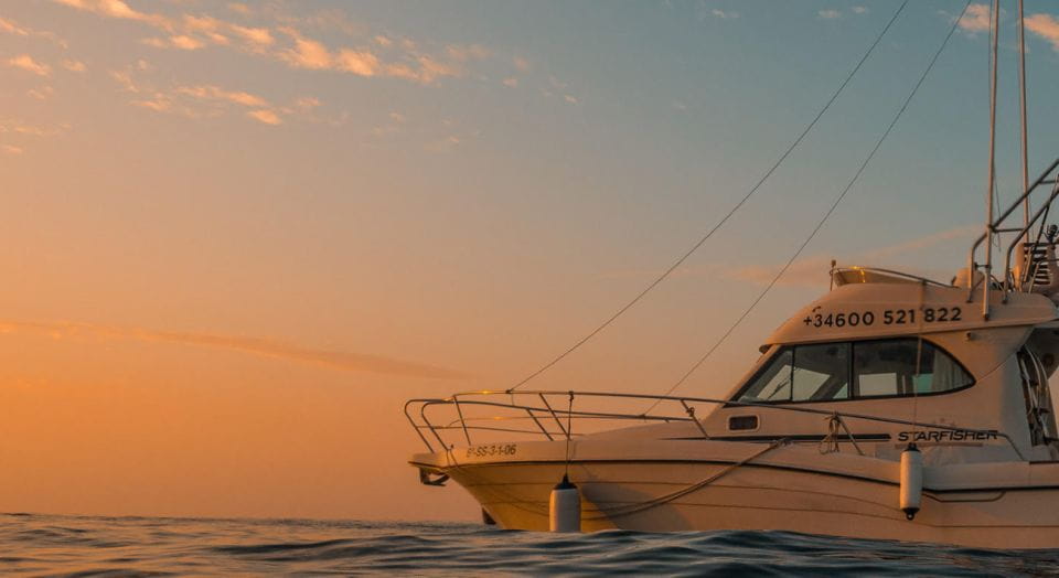 San Sebastian: Sunset on a Yacht - Accessible Meeting Point