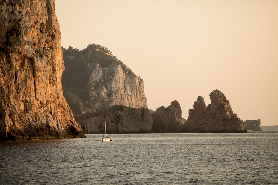 Sant Antoni De Portmany: Sunset Cruise With Drinks and Music - Meeting Point and Logistics