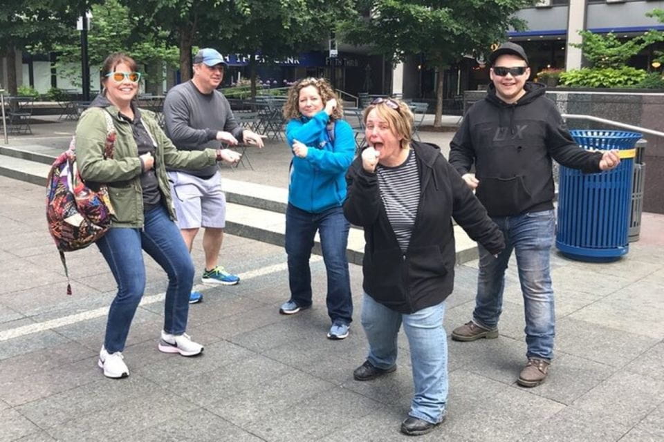 Santa Fe: Mobile Scavenger Hunt City Exploration Game - Key Points