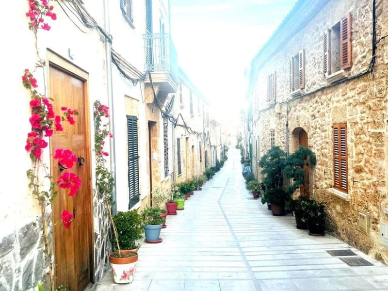 Santa Ponca: CoupleWalk, fun game and city walk for couples - Exploring Santa Ponça as a Couple: What to Expect from the CoupleWalk