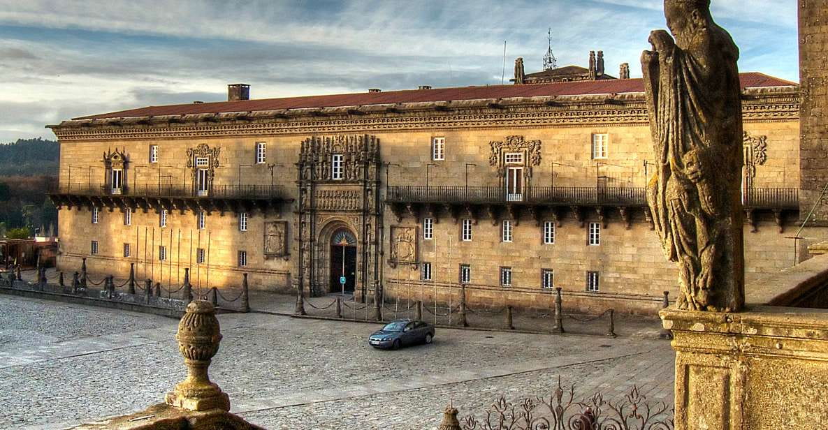 Santiago De Compostela: Hostal De Los Reyes Católicos Tour - Accessibility Features