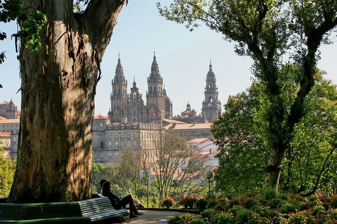 Santiago de Compostela Private Transfer from the city centre to SCQ Airport - FAQ