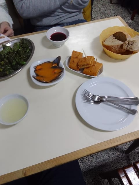 Santiago : Wines, Liqueur, Tapas Tasting, Live Music - Live Music Experience