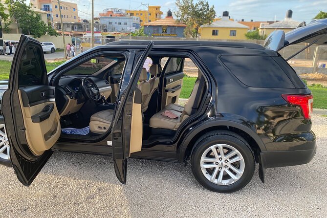 Santo Domingo Elite Transport: Premier and Stylish Car Services. - Booking and Reservation Details