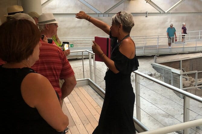 Santorini , Akrotiri tour by a licensed guide - Key points / Takeaways