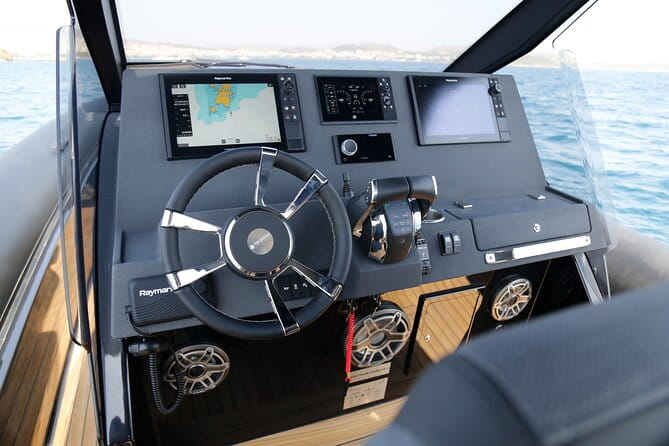 Santorini Caldera: Private Cruise with Speed Boat & Open Bar - The Charm of Thirassia and Authentic Greek Lunch