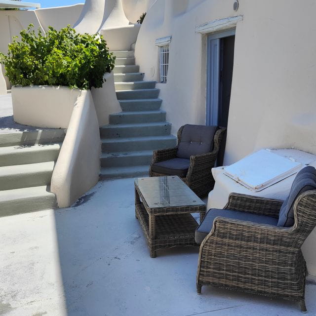 Santorini: Couples Massage With Wine, Fruits Day Pool Access - Massage Details