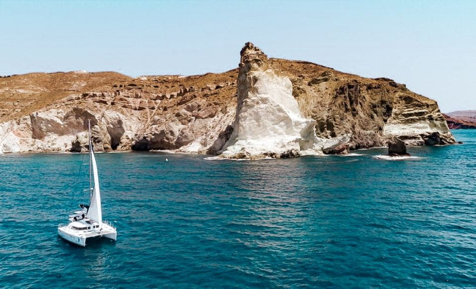 Santorini: Day Cruise With Meal & Open Bar - Dining and Refreshments