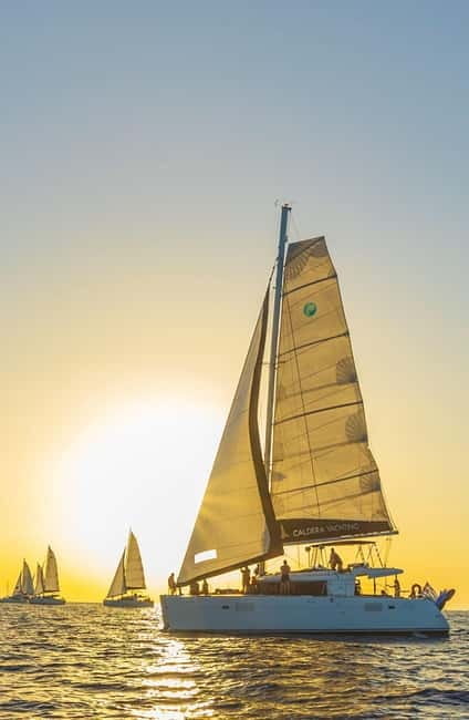 Santorini: Exclusive Private Cruise for a Luxurious Escape - Entering the World of Santorini’s Caldera