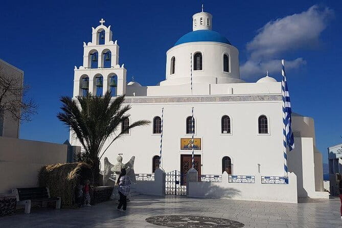 Santorini First-Time Guests Private Tour Sightseeing, excavetions & wine testing - Exploring Ancient Akrotiri: A Step into Prehistoric Life