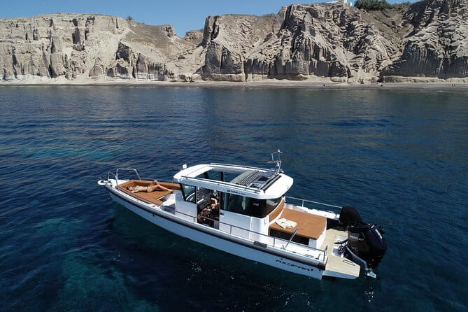 Santorini Half Day MotorCruiser Private Cruise incl. Meal,Drinks &Free Transport - FAQ