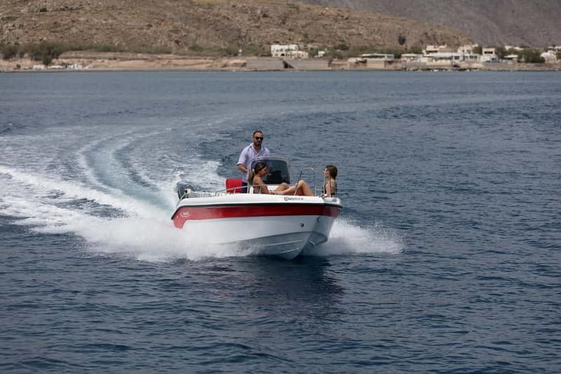 Santorini: license free boat in Santorini - Navigating the Santorini Coast: What to Expect from Your Boat Rental