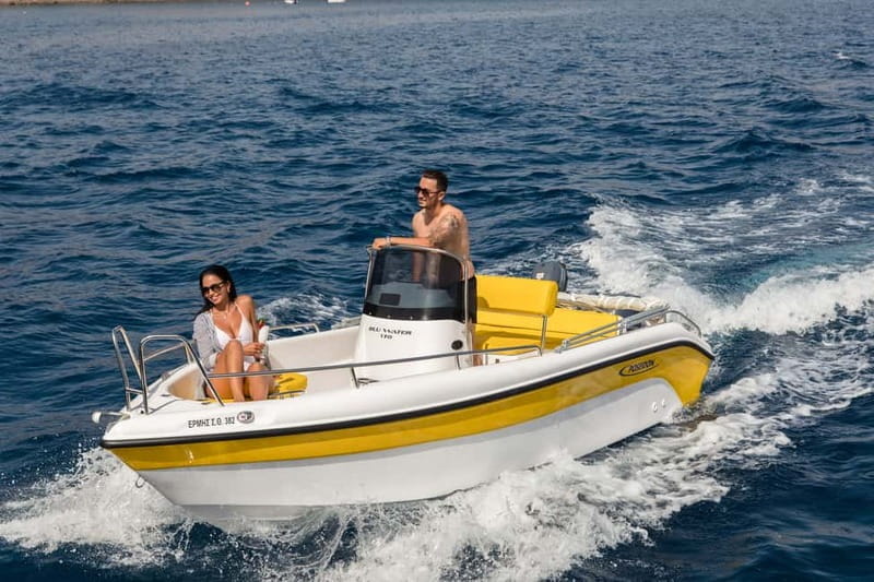 Santorini: license free boat in Santorini - The Itinerary Breakdown: Be Ready for a Custom Day on the Water