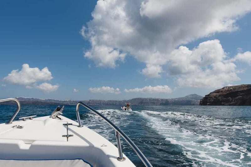 Santorini: License-Free Boat Rental with Ice, Water, & Fruit - Frequently Asked Questions