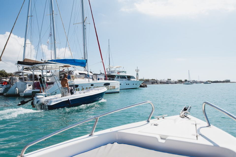 Santorini: License-Free Boat Rental With Ice, Water, & Fruit - Visiting Nearby Islands