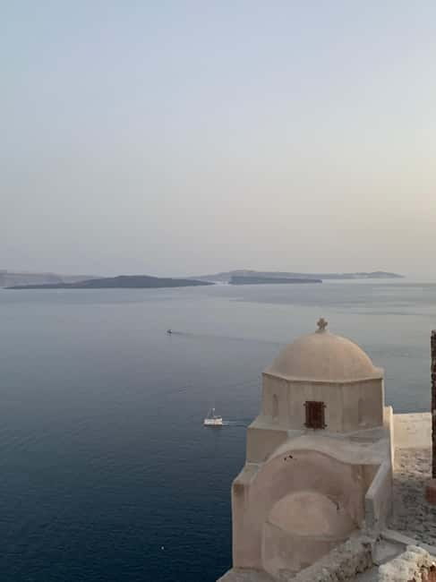 Santorini: Oia Sunrise Walking Tour with Local Guide - Who Should Book This Experience?